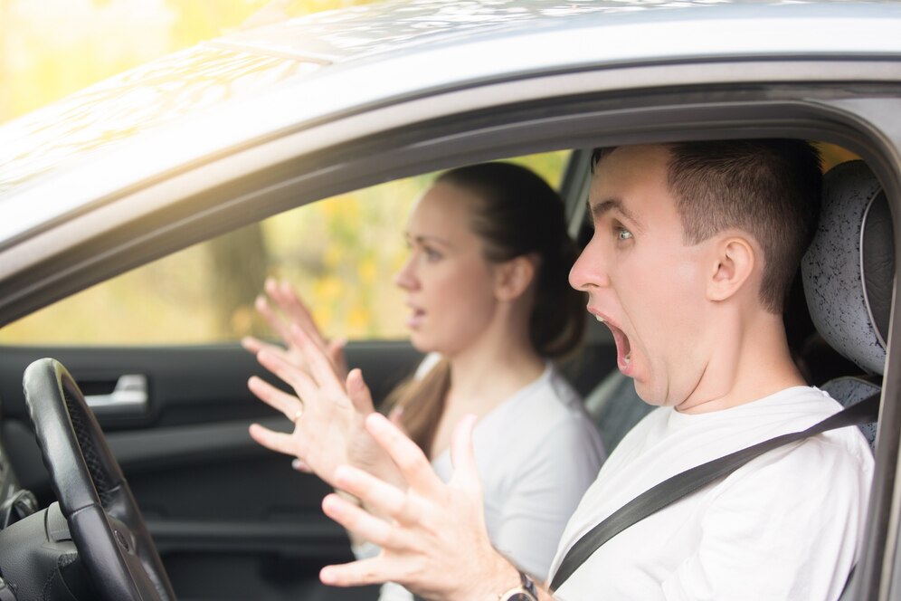 Driving Hub - Car - Parking - Boy shouting